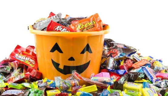 7-Spooktacular-Ways-to-Save-On-Halloween-Candy
