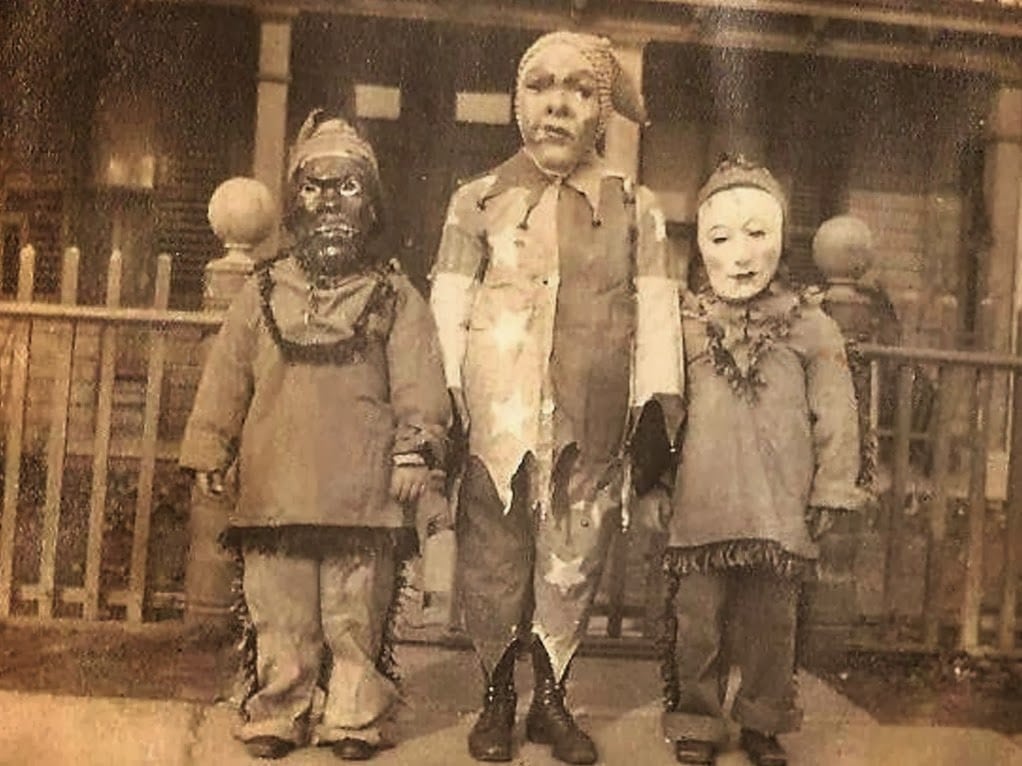 Creepy Vintage Halloween Costumes (2)