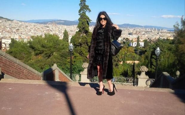 Martha a su llegada a la comida con el alcalde de Barcelona. (Foto: Twitter.com/Marthadebayle)