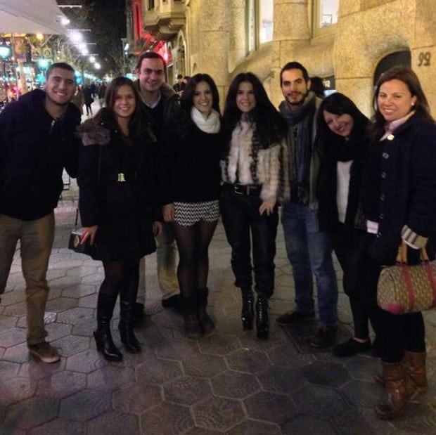 Con sus queridos "cuentahabientes" en Barcelona. (Foto: Twitter.com/Marthadebayle)