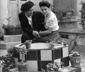 Leonora-y-Chiki-Weisz-300x255