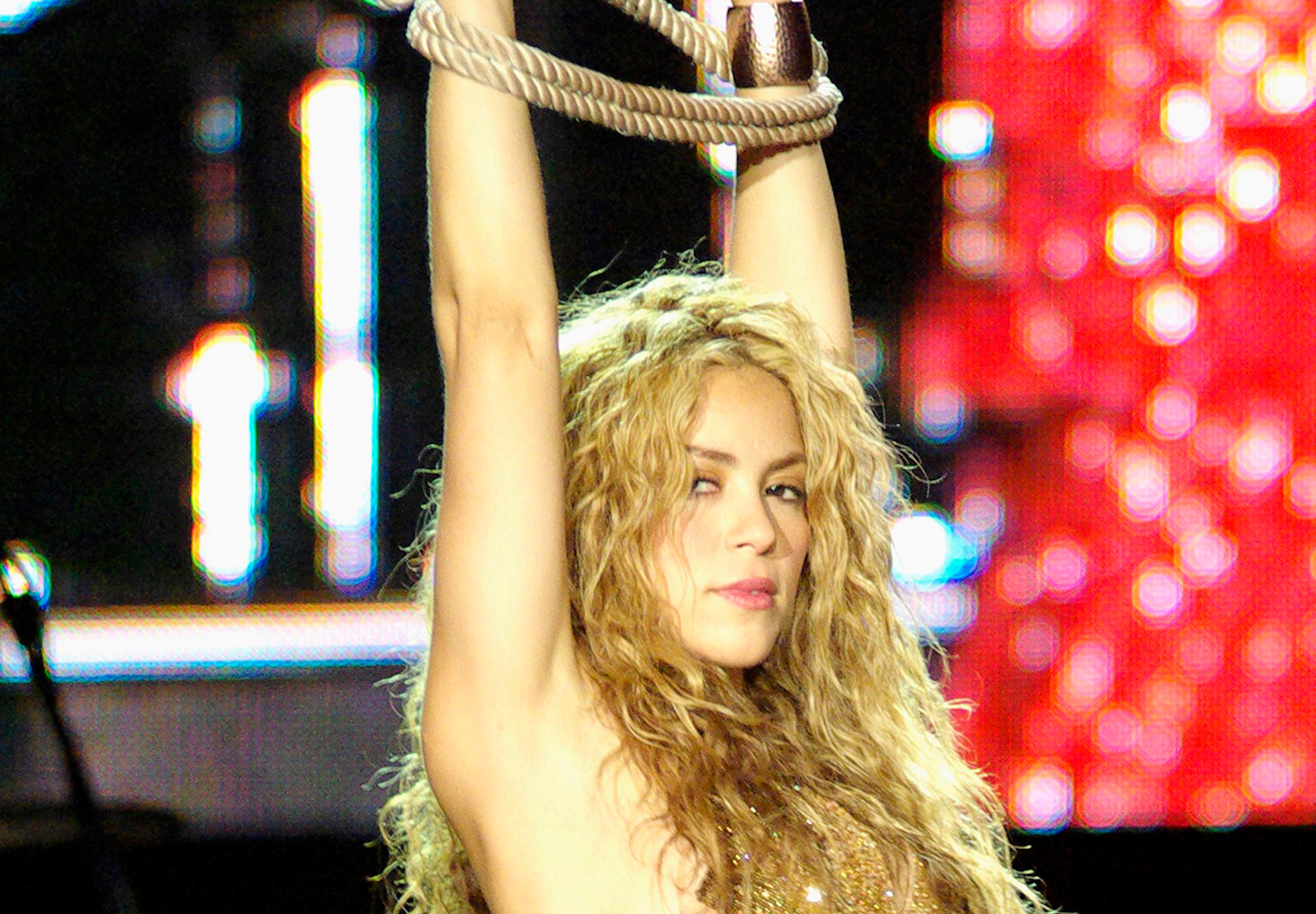 Shakira ardides video YouTube