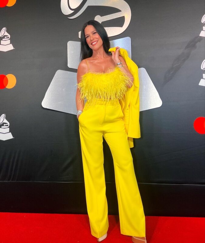 traje martha debayle color