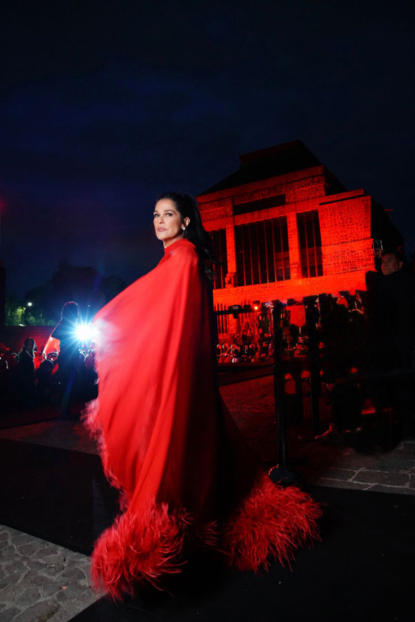 martha-debayle-vestido-rojo-3